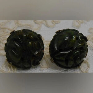 BAKELITE Antique Vintage 1920s Screw-back Heavy Carving Spinach Green Earrings